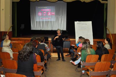 Lilián Celiberti de Cotidiano Mujer y participantes en el Encuentro de Mujeres Paysandú